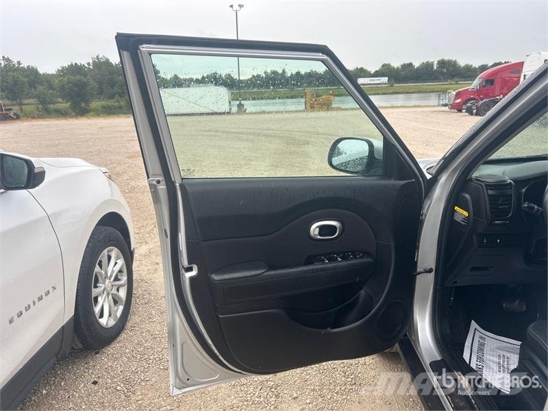 Kia Soul 2WD SUV PKWs