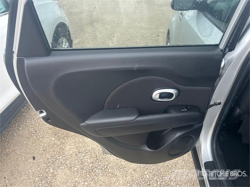 Kia Soul 2WD SUV PKWs