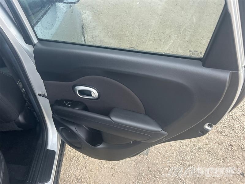 Kia Soul 2WD SUV PKWs