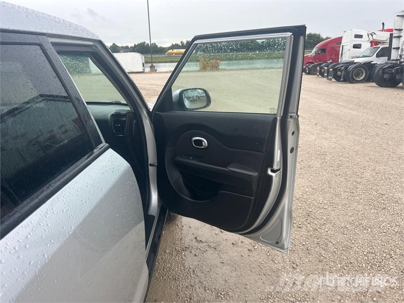 Kia Soul 2WD SUV PKWs