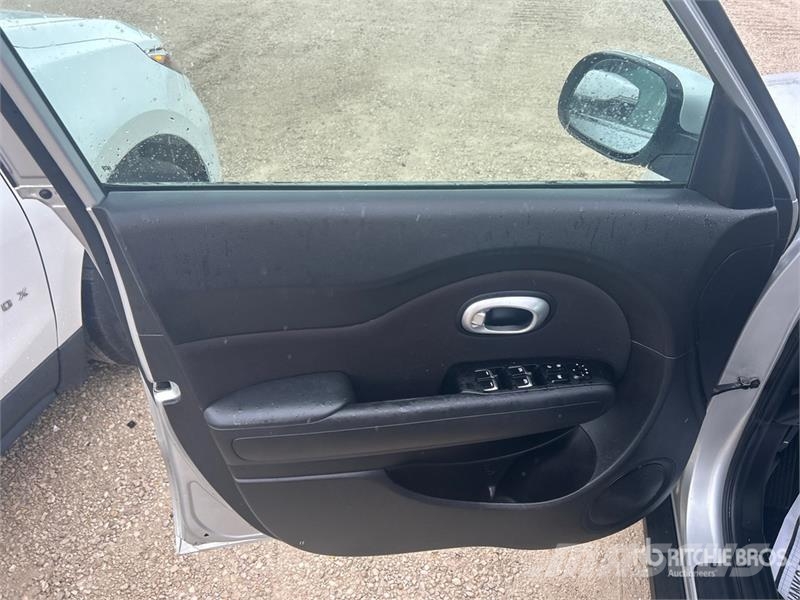 Kia Soul 2WD SUV PKWs