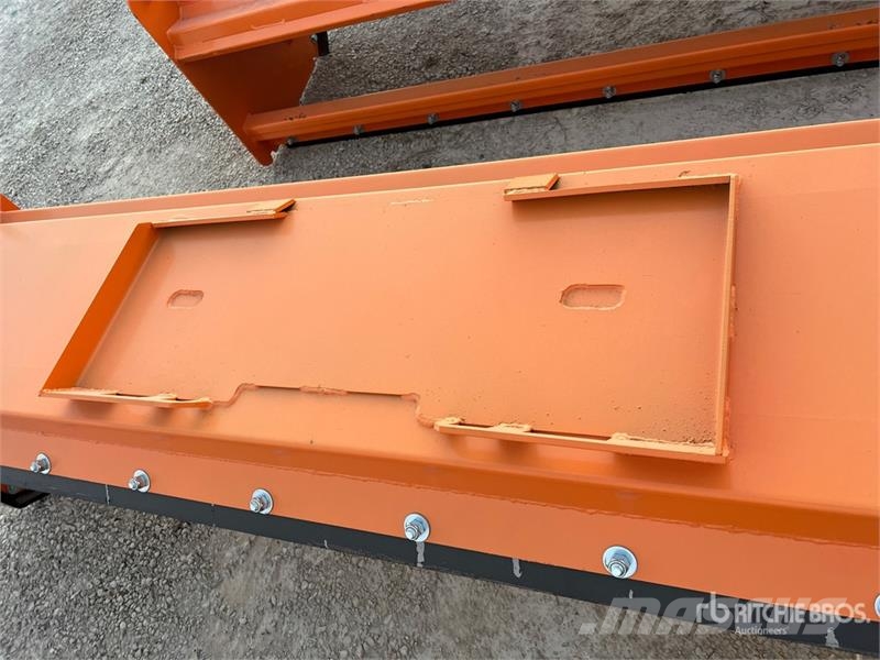  Kit Containers QT-SP-10-23-PB-SB 120 in Skid Steer 刮雪板和犁