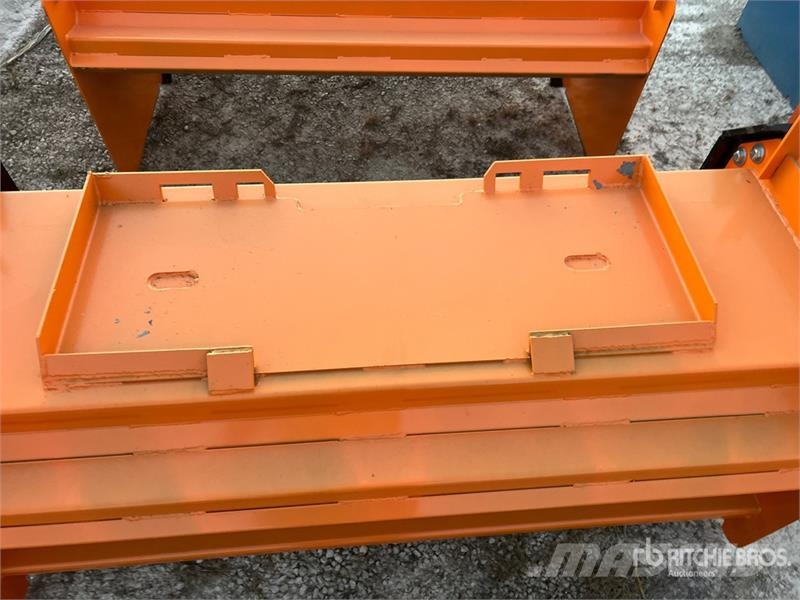  Kit Containers QT-SP-6-23-PB-SB 74 in Skid Steer S 刮雪板和犁