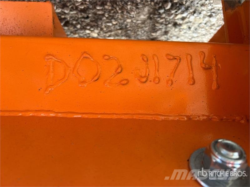 Kit Containers QT-SP-6-23-SB 69 in Skid Steer Snow حراثات ونصول الجليد