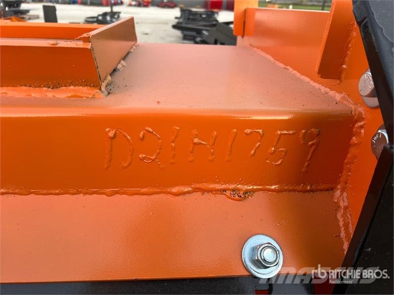  Kit Containers QT-SP-6-23-PB-SB 74 in Skid Steer S 刮雪板和犁