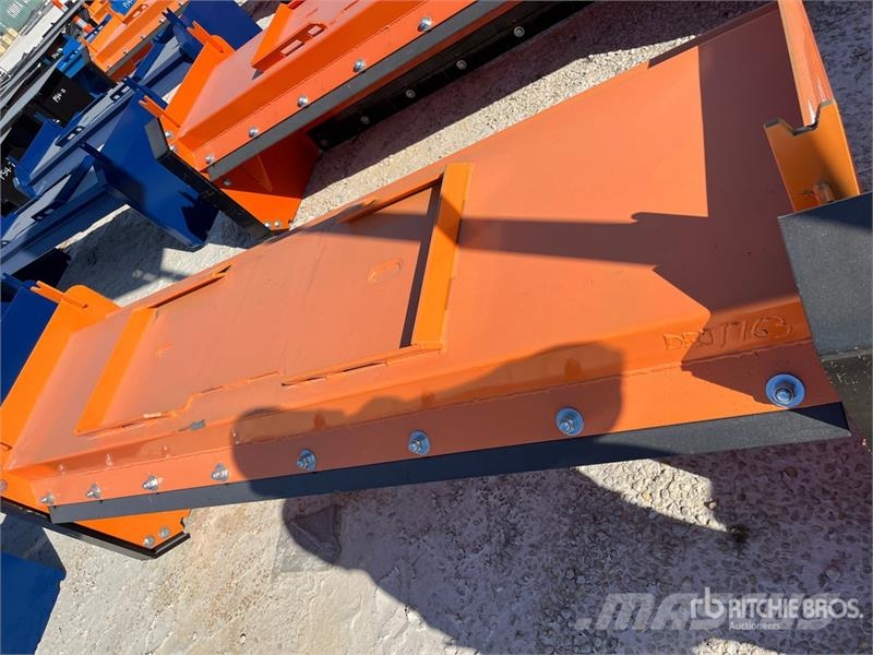  Kit Containers QT-SP-8-23-PB-SB 96 in Skid Steer S 刮雪板和犁