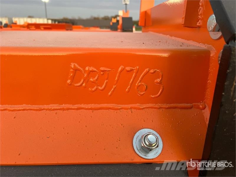  Kit Containers QT-SP-8-23-PB-SB 96 in Skid Steer S 刮雪板和犁