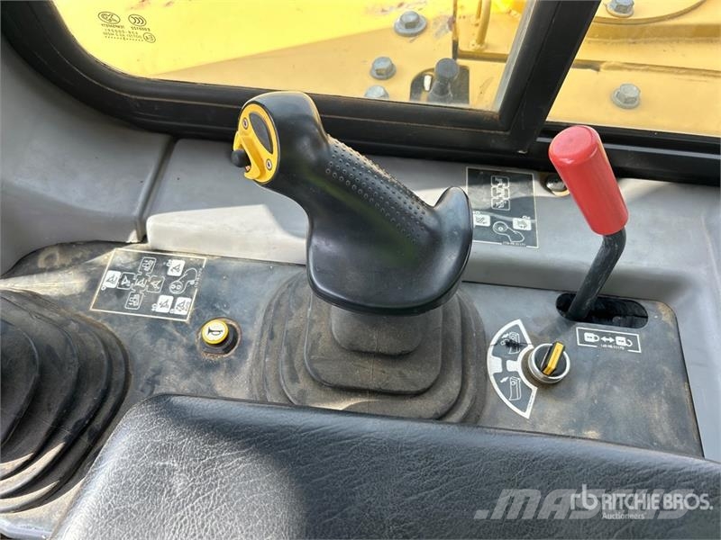 Komatsu D155AX-8 Crawler Dozer Rupsdozers
