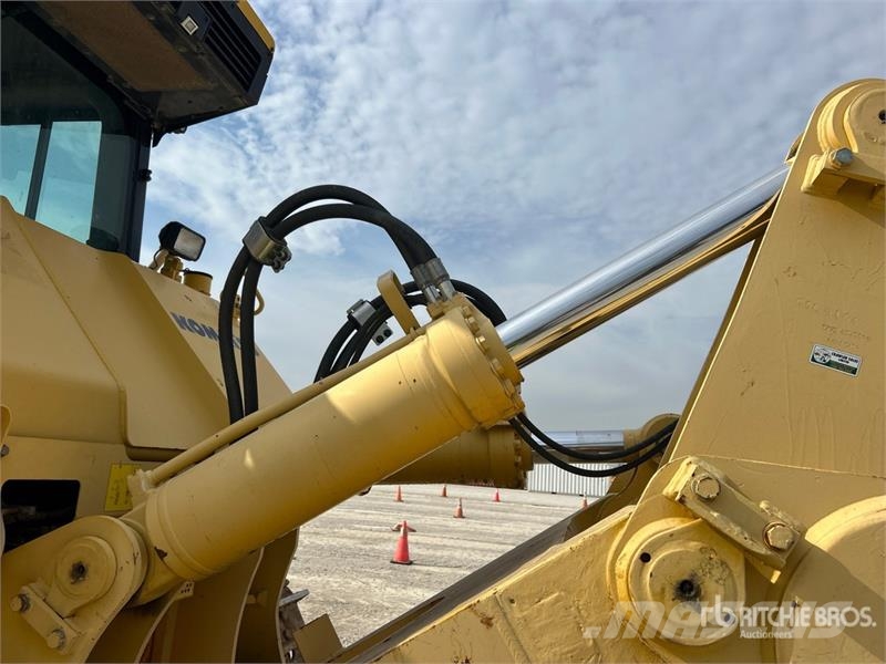 Komatsu D155AX-8 Crawler Dozer Rupsdozers