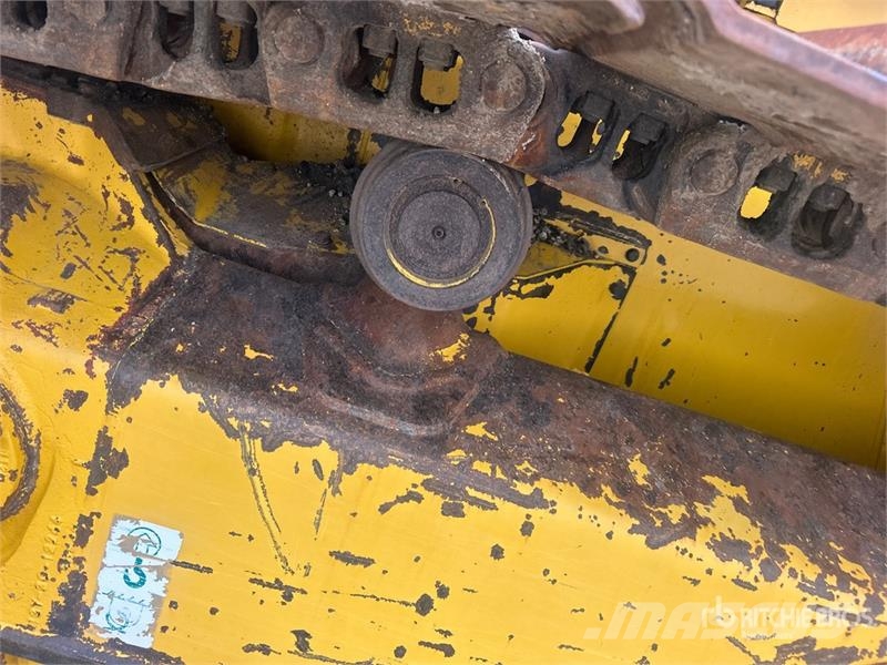 Komatsu D61PX-24 Гусеничные бульдозеры