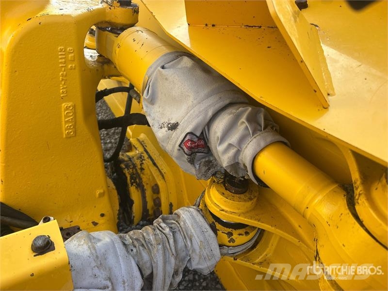 Komatsu D61PX-24 ブルドーザー