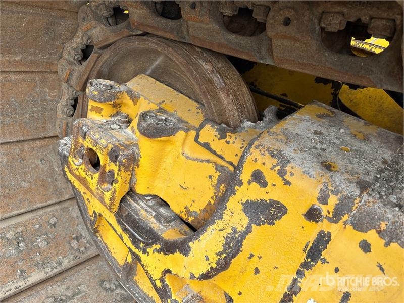 Komatsu D61PX-24 بلدوزرات مجنزرة