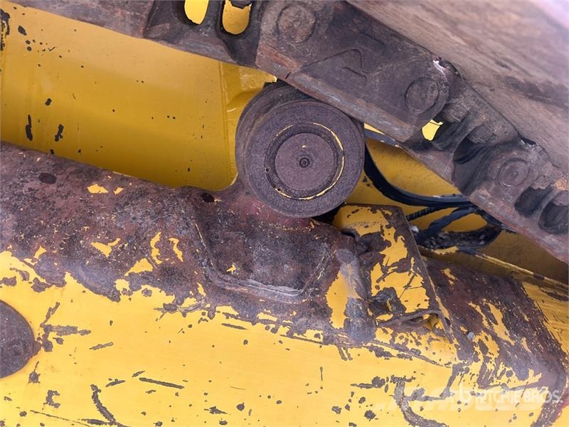 Komatsu D61PX-24 Гусеничные бульдозеры