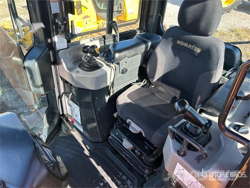 Komatsu D61PX-24 Pásové dozery