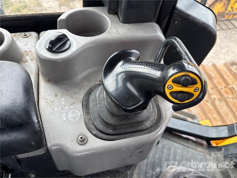 Komatsu D61PX-24 بلدوزرات مجنزرة
