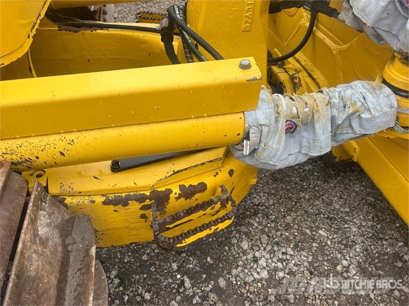 Komatsu D61PX-24 Гусеничные бульдозеры