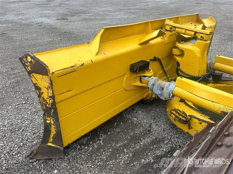 Komatsu D61PX-24 Гусеничные бульдозеры