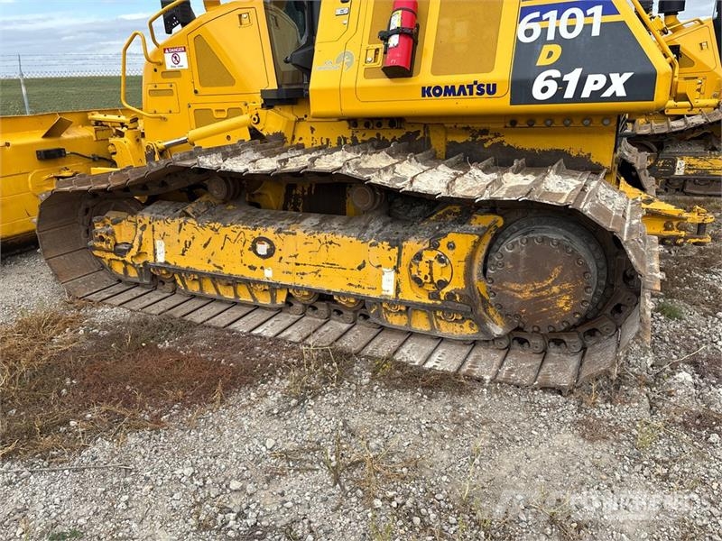 Komatsu D61PX-24 بلدوزرات مجنزرة