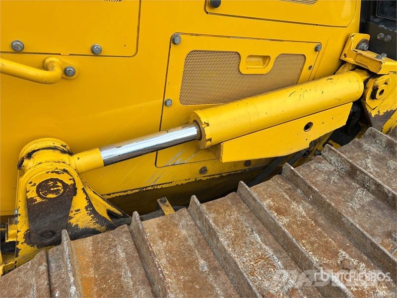 Komatsu D61PX-24 بلدوزرات مجنزرة
