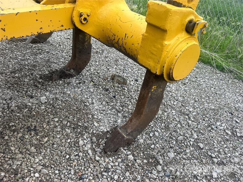 Komatsu D61PX-24 Гусеничные бульдозеры