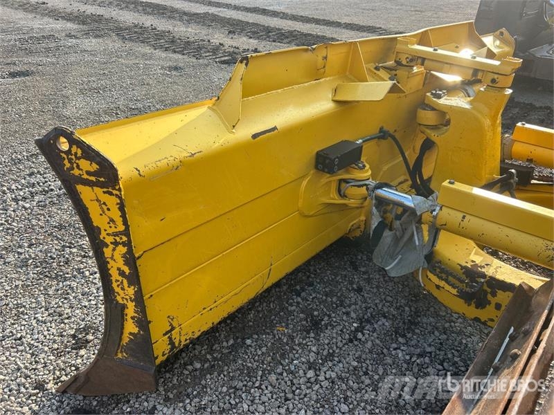 Komatsu D61PX-24 Vikšriniai buldozeriai