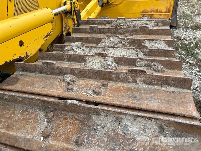 Komatsu D61PX-24 بلدوزرات مجنزرة