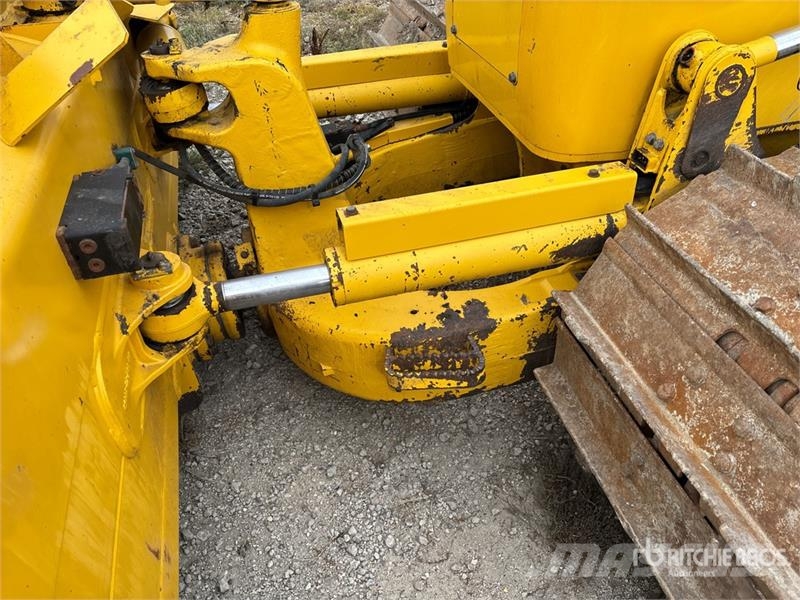 Komatsu D61PX-24 بلدوزرات مجنزرة