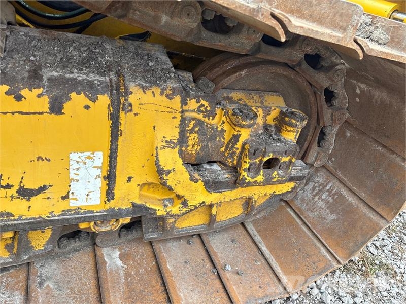 Komatsu D61PX-24 بلدوزرات مجنزرة