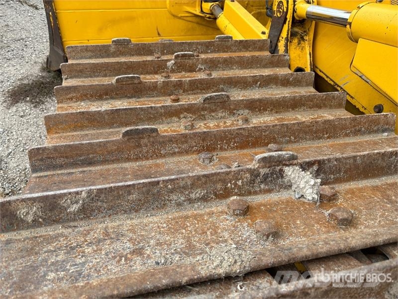 Komatsu D61PX-24 بلدوزرات مجنزرة