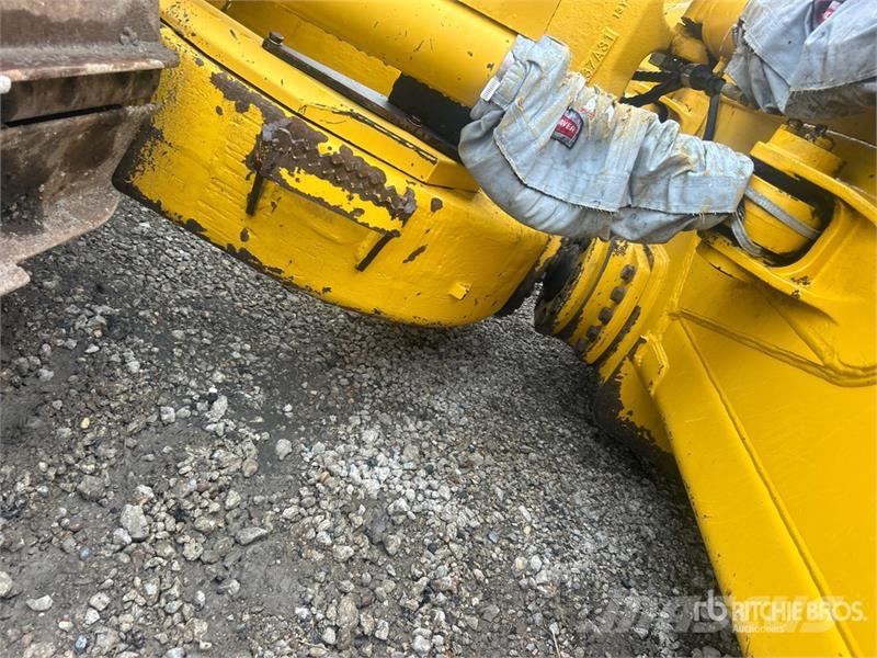 Komatsu D61PX-24 Гусеничные бульдозеры