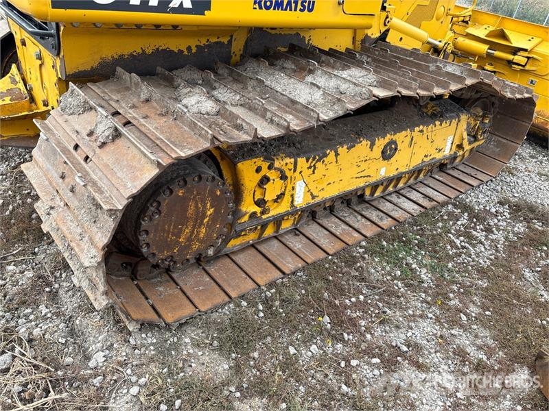 Komatsu D61PX-24 بلدوزرات مجنزرة