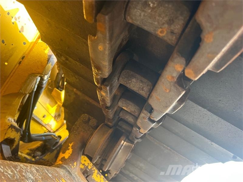 Komatsu D61PX-24 Vikšriniai buldozeriai