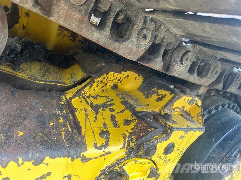 Komatsu D61PX-24 Гусеничные бульдозеры