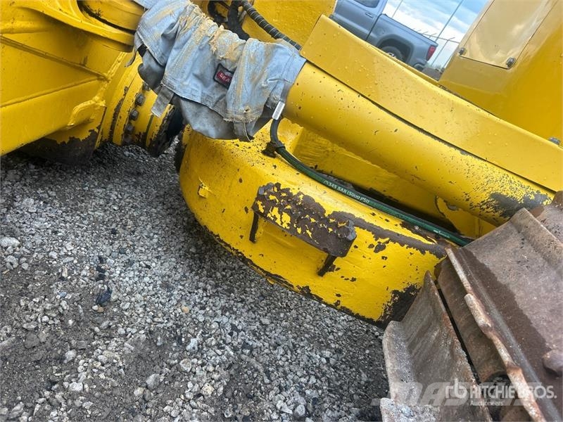 Komatsu D61PX-24 Гусеничные бульдозеры