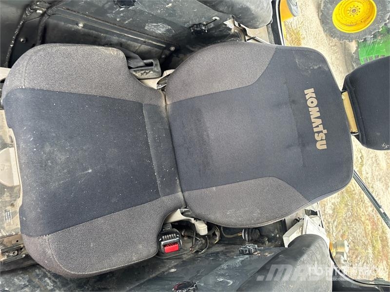 Komatsu D61PX-24 بلدوزرات مجنزرة