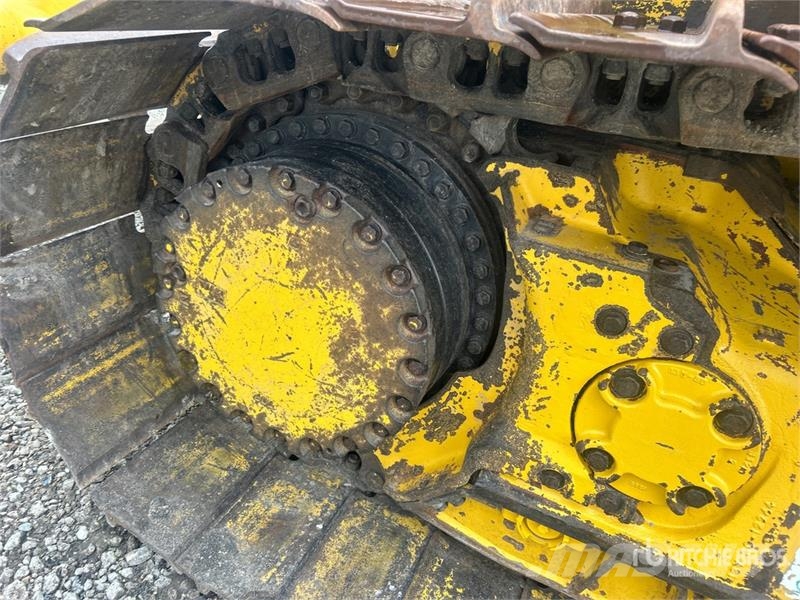 Komatsu D61PX-24 Гусеничные бульдозеры