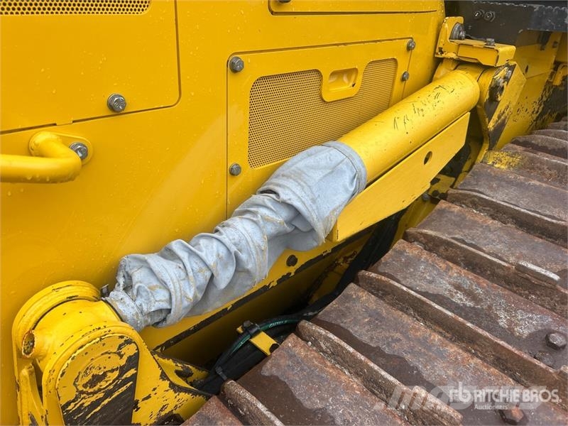 Komatsu D61PX-24 Гусеничные бульдозеры