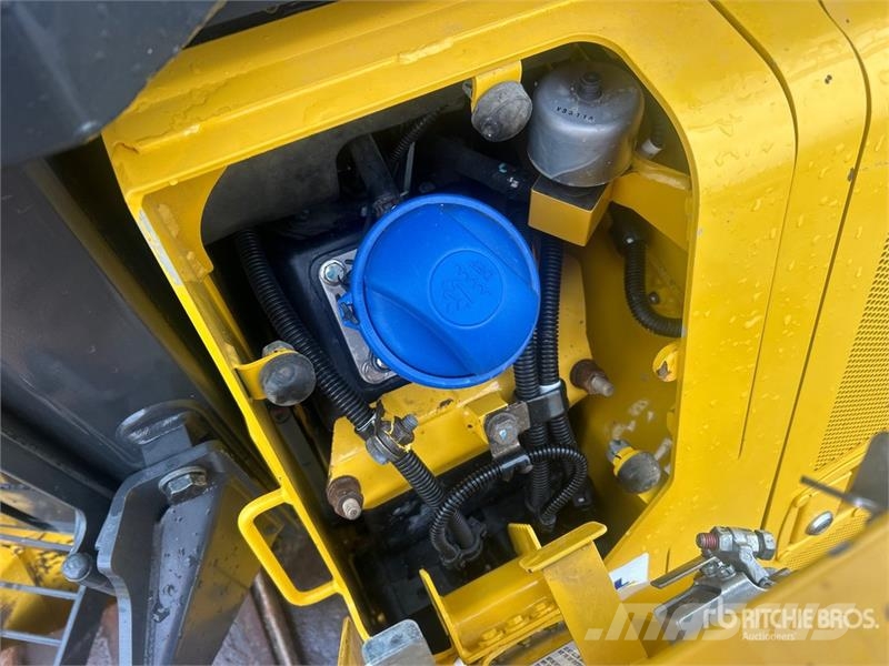 Komatsu D61PX-24 Гусеничные бульдозеры