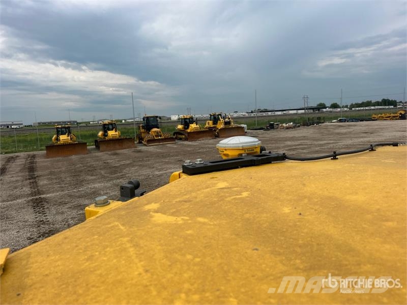 Komatsu D61PX-24 Гусеничные бульдозеры
