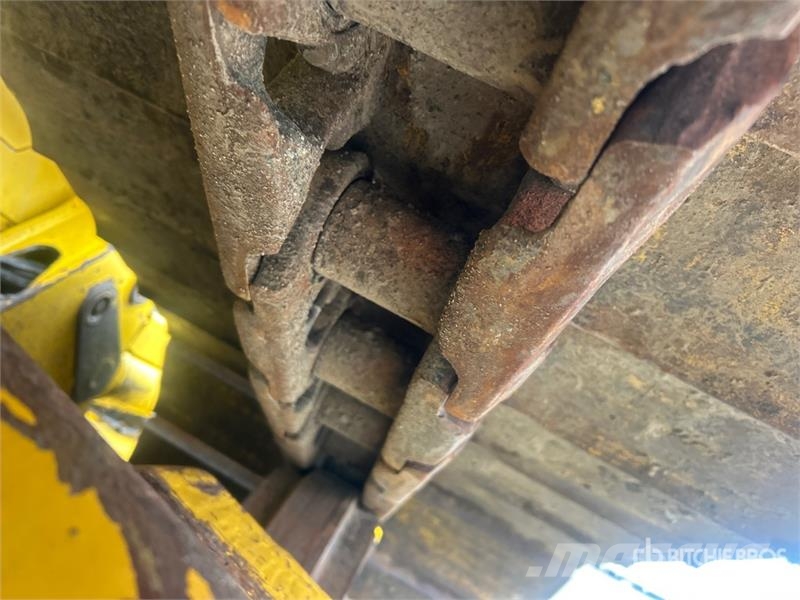 Komatsu D61PX-24 Гусеничные бульдозеры