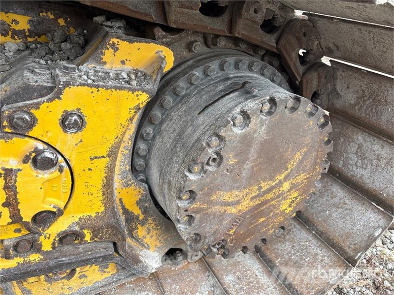 Komatsu D61PX-24 بلدوزرات مجنزرة