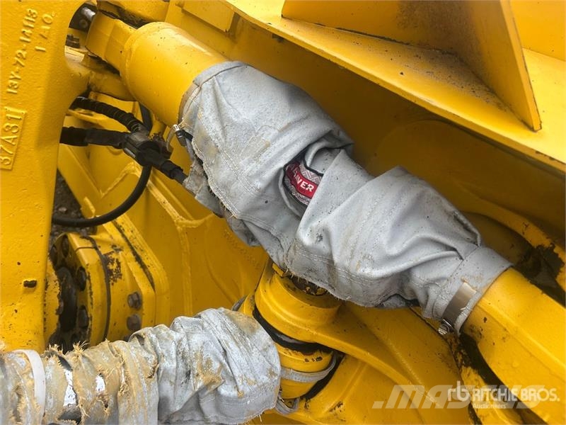 Komatsu D61PX-24 Гусеничные бульдозеры