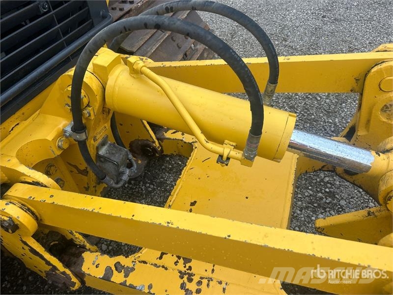 Komatsu D61PX-24 Гусеничные бульдозеры