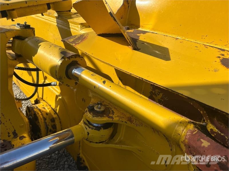 Komatsu D71PX-24 Crawler Dozer Гусеничные бульдозеры