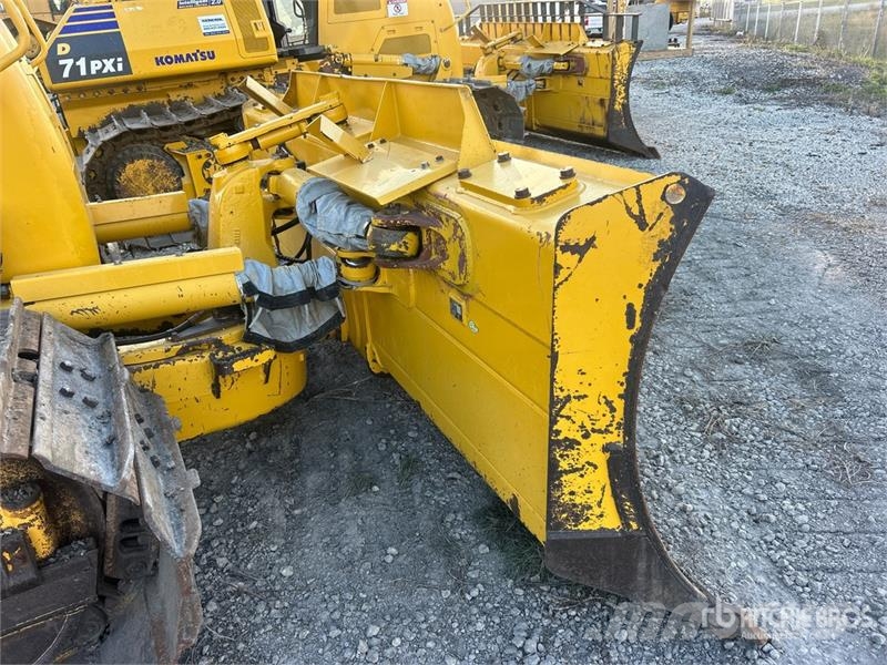 Komatsu D71PX-24 Crawler Dozer Buldooserid