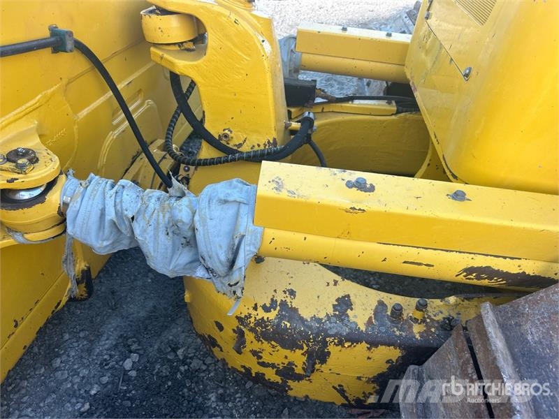 Komatsu D71PX-24 Crawler Dozer Buldooserid