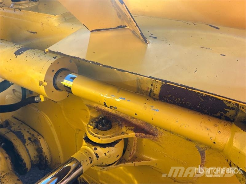 Komatsu D71PX-24 Crawler Dozer 履带式推土机