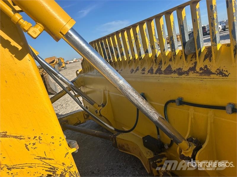 Komatsu D85PX-18 Crawler Dozer بلدوزرات مجنزرة