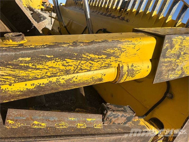 Komatsu D85PX-18 Crawler Dozer بلدوزرات مجنزرة