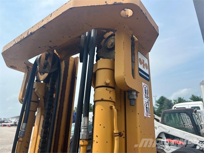 Komatsu FG407T-4 6930 lb Pneumatic Tire Forklift (Inoperab Muut haarukkatrukit
